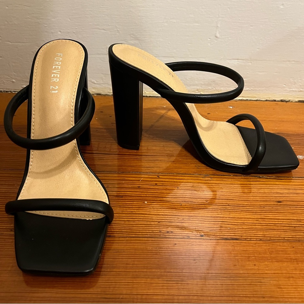 NWOT Forever 21 Black 4 inch heels - open square toe Size 7